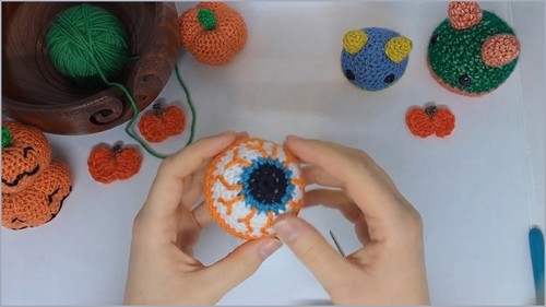 Crochet Amigurumi eyeball 2