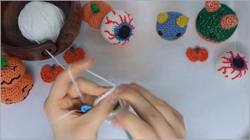Crochet Amigurumi eyeball 3