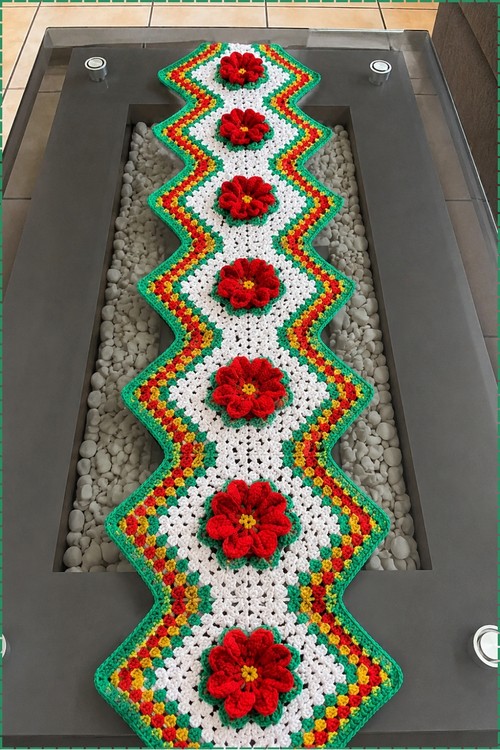 Crochet Christmas Table Runner amigurumi 5