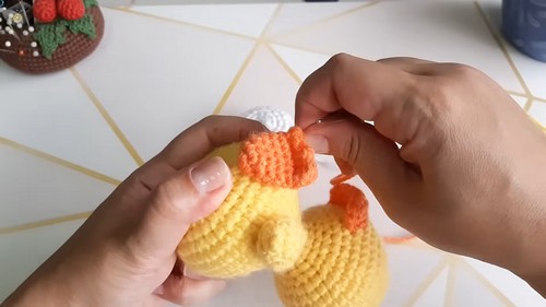Easy crochet Duck Amigurumi 3