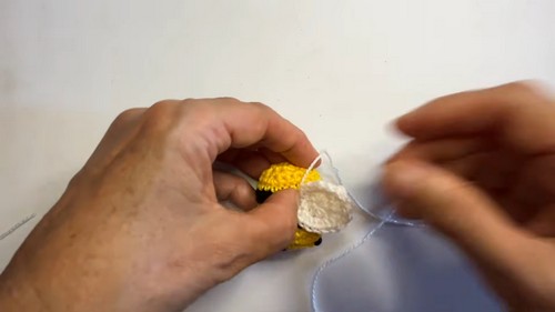 Easy crochet Bee Amigurumi 3