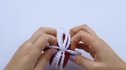 Crochet Amigurumi Christmas Bauble Free Christmas Easy Pattern 4